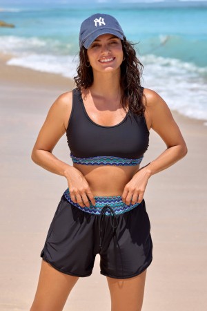 Haut de bikini intemporel noir à larges bretelles