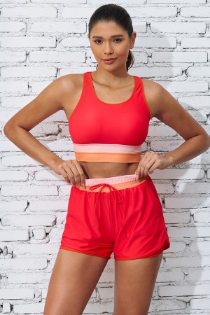 Ensemble haut de bikini sportif à larges bretelles et col rond color block rouge et short garçon taille haute