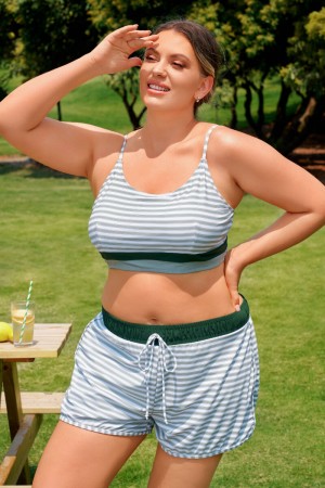 Ensemble de bikini plus size charmant avec top à bretelles réglables rayées et culotte short
