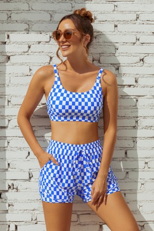 Haut de bikini sport bleu et blanc à treillis carré et bretelles larges et short garçon taille haute